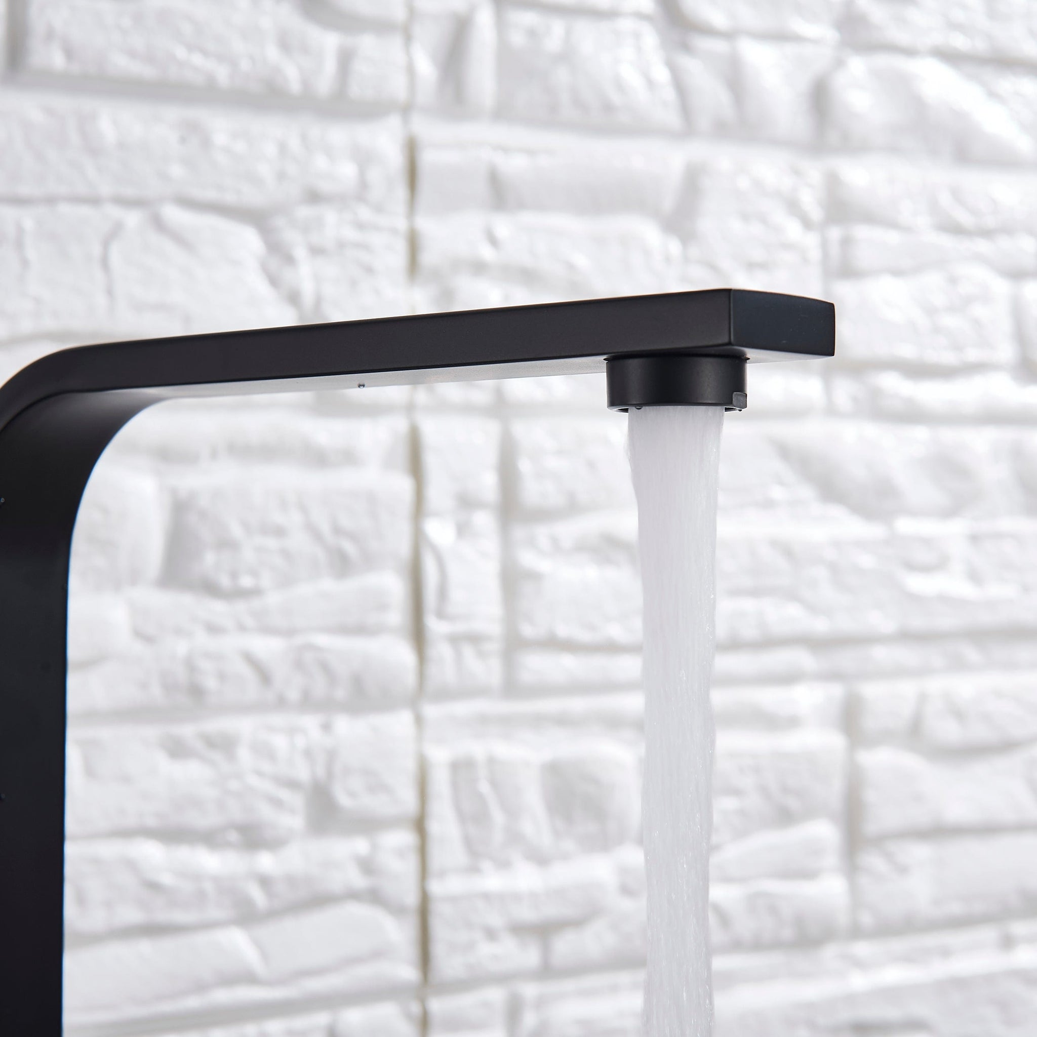 Baterie Bucătărie Minimalistă – Negru Mat, Cadru Pătrat, Monocomandă VST59